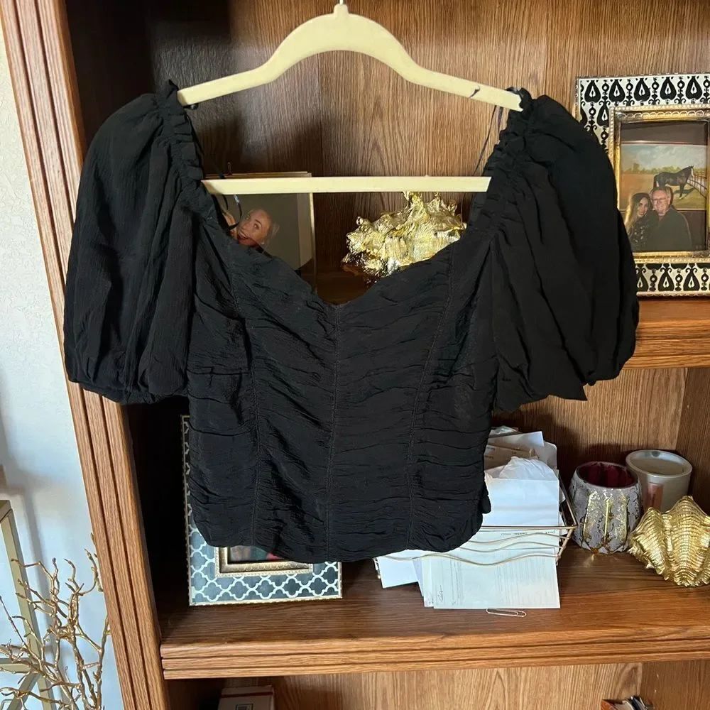 ASTR THE LABEL PUFF SLEEVE TOP